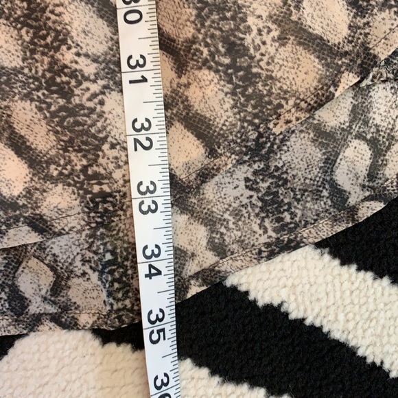 Show Me Your MuMu “Tillie Tie” Snake Print LaceUp Romper Size Large - Picture 15 of 16